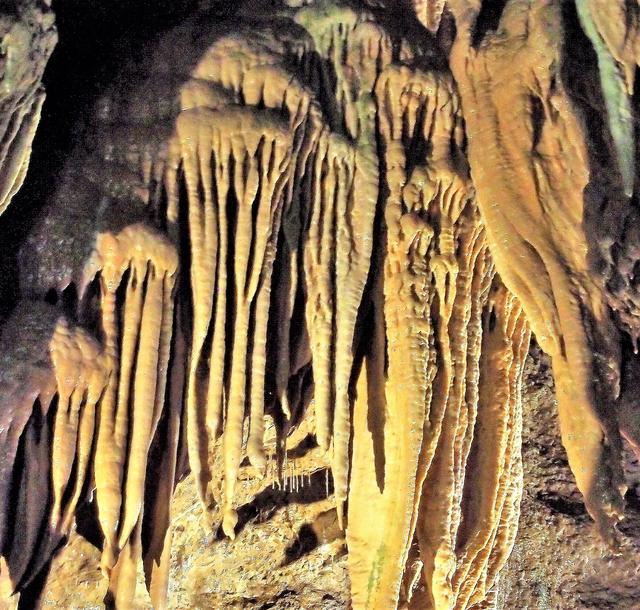 U. Veit: Tropfsteinformation in der Teufelshöhle bei Pottenstein, Franken